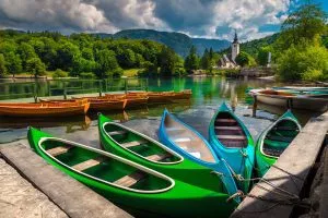 Лодки на озере Бохинь