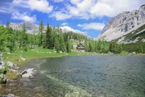 Explore la tranquila belleza del valle de los lagos de Triglav