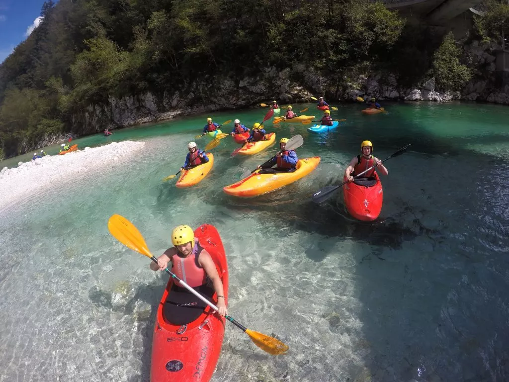 Kayak en el valle de Soca
