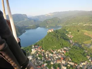 Het meer van Bled vanuit een luchtballon