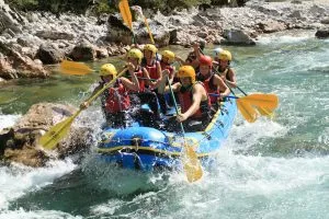 Emozioni di rafting negli epici paesaggi delle Alpi Giulie