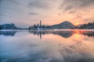 Vær vidne til Bled-søens vinterforførelse